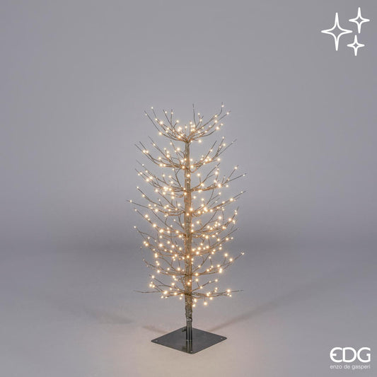 Albero in metallo con base di colore nero, 320 led da 2.2 mm, alto cm 90, diametro cm 40. Uso interno/esterno (non direttamente alle intemperie)Input/alimentazione: 220 V - AC. 50-60Hz -24 VDC potenza 24V 6WGrado protezione IP44 Lunghezza cavo 5 metri Base cm 18 x 18 Smontabile. In negozio e online su tuttochic.it