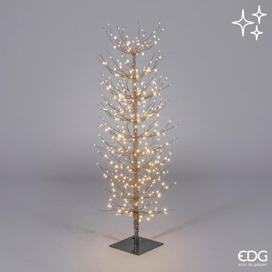 Albero in metallo con base di colore nero,, 400 led da 2.2 mm, alto cm 120, diametro cm 40. Uso interno ed esterno (non direttamente alle intemperie)Input/alimentazione: 220 V - AC. 50-60Hz -24 VDC potenza 24V 6WGrado protezione IP44 Lunghezza cavo 5 metri Base cm 18 x 18 Smontabile. In negozio e online su tuttochic.it