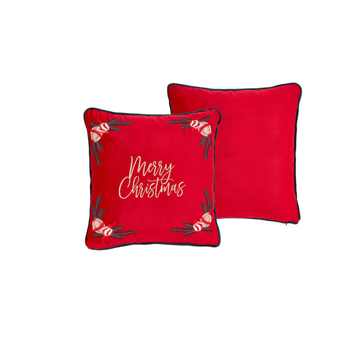 Aggiungi un tocco di lusso al tuo Natale con il cuscino in velluto rosso della nuova collezione "Bear Wonderland" di Nuvole di stoffa. Il design elegante e la scritta "Merry Christmas" ricamata lo rendono perfetto per creare un'atmosfera natalizia esclusiva. Dimensioni: 48x46 cm. In negozio e online su tuttochic.it