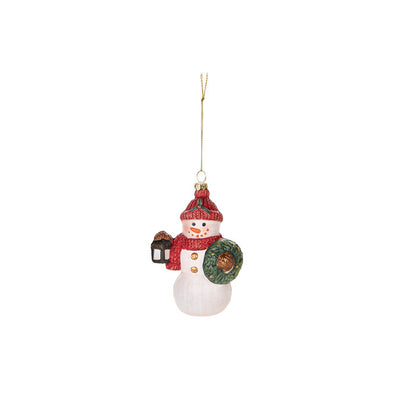 Realizzato in plastica decorata, questo decoro per albero di Natale si appende facilmente e dona un tocco di eleganza e originalità alla tua festa. Aggiungi un tocco di fantasia al tuo albero con il pupazzo di neve che incanterà grandi e piccini. Dimensioni: cm 8.1 x 4.6 x 12.5. In negozio e online su tuttochic.it