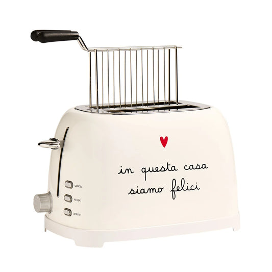 Aggiungi stile e un tocco di eleganza alla tua colazione con il Tostapane bianco "in questa casa siamo felici" di Simple Day. Realizzato in metallo di colore nero e dal design vintage, è perfetto per tostare fette di pane e pancarrè. Dimensioni: 27 x 16,5 x 19 cm Disegnato in Italia. In negozio e online su tuttochic.it