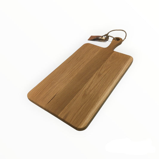 Tagliere rettangolare con manico in legno di quercia. Dimensioni: cm 53 x 26 x 2. In negozio e online su tuttochic.it