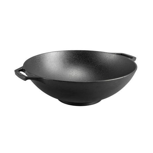 Wok tonda in ghisa con due comode maniglie che semplificano le manovre in cucina e durante la cottura. Progettata con pareti profonde per mantenere al centro tutto il contenuto, ideale per la frittura e la cottura al vapore. Dimensione: Ø 35,5 x 12 cm• Peso: 2,89 kg. In negozio e online su tuttochic.it 