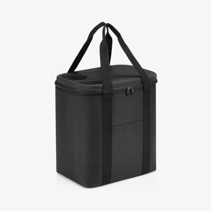 Coperchio rinforzato della Coolerbag XL Reisenthel utilizzato come piano d'appoggio.