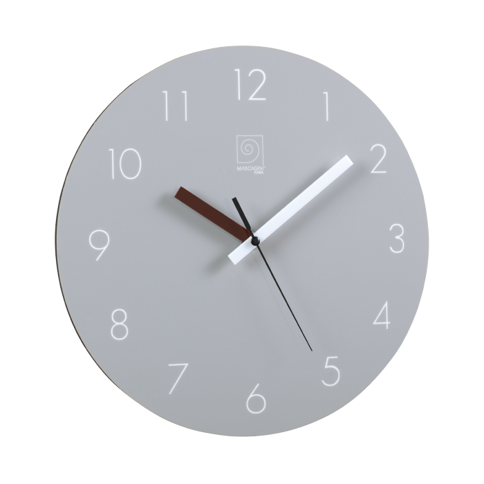 Questo orologio da parete in legno con superficie frontale lucida e colorata Funziona con 1 batteria stilo (inclusa) Dimensioni: cm Ø 30. In negozio e online su tuttochic.it