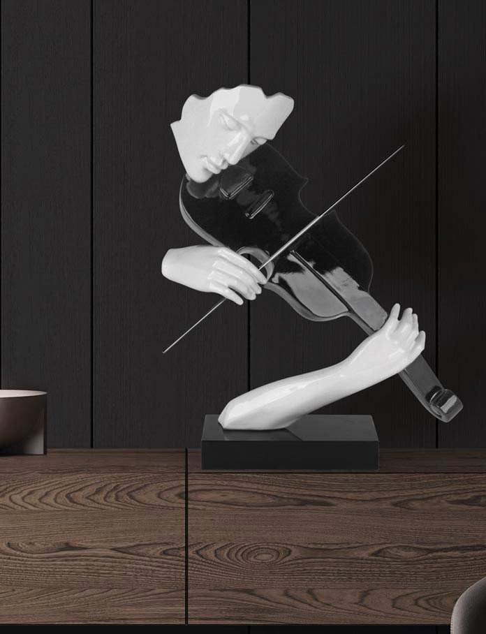 Scultura moderna Mr Paganini che suona il violino, bianco e nero lucido con archetto in acciaio, altezza 65 cm su base in marmo nero, Ambienti Glamour, Tutto Chic.