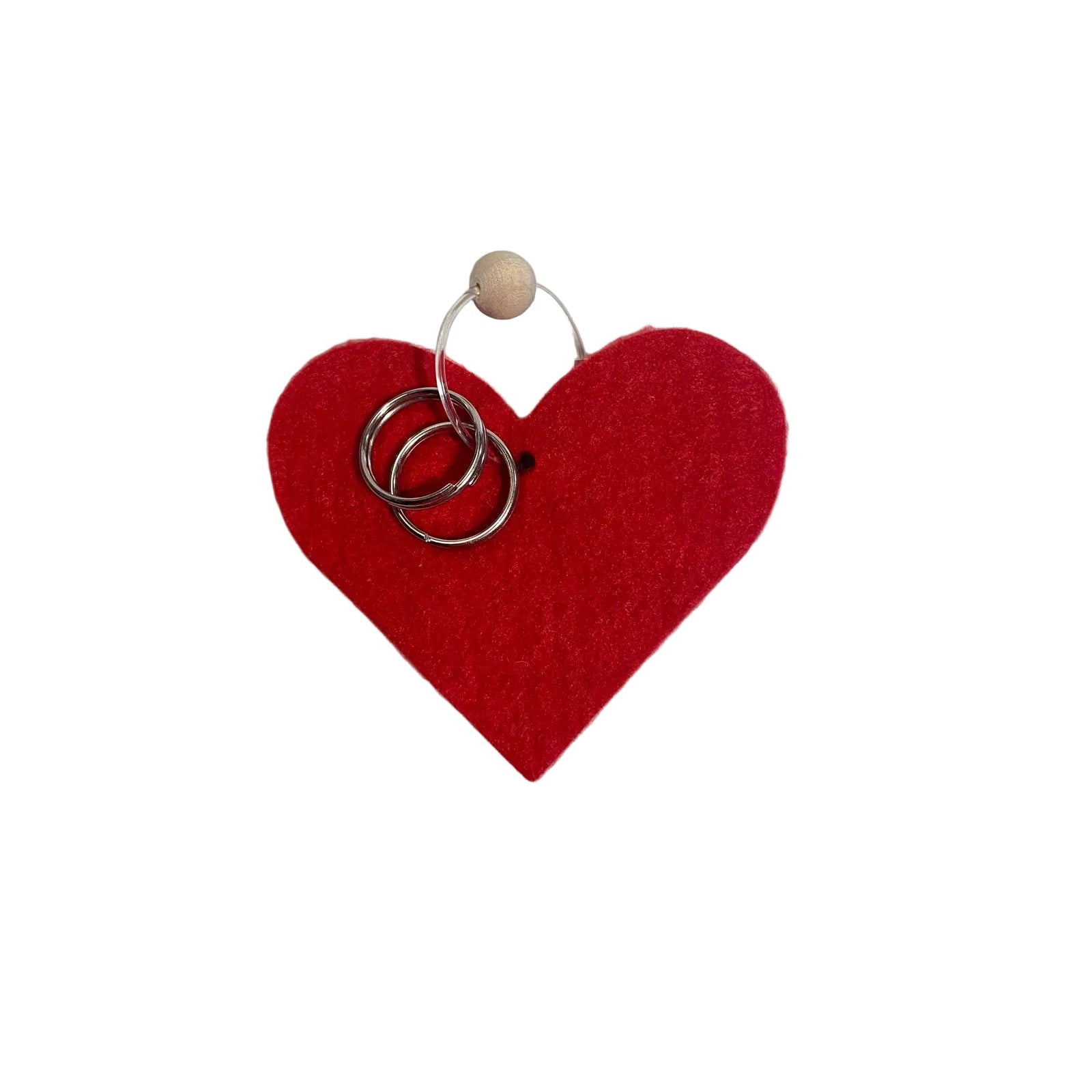 Portachiavi e ciondolo a forma di cuore in feltro di lana rosso con anelli metallici e dettaglio sferico in legno naturale modello Cuor di Lana di Legnomagia.