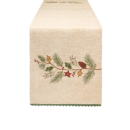 Runner natalizio in tessuto materico panna fiammato con ricco ricamo a rilievo di tralcio di pino, agrifoglio e bacche rosse alle estremità e bordo smerlato verde bosco, collezione Silent Gold Nuvole di Stoffa, Tutto Chic.