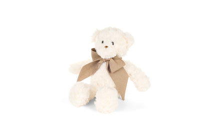 Orsetto di peluche bianco crema seduto con grande fiocco beige in tessuto al collo, collezione Vintage Toys Nuvole di Stoffa, stile Shabby Chic, Tutto Chic.