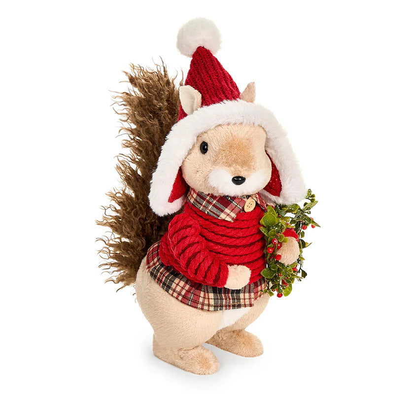 Porta il Natale nella tua casa con questo adorabile scoiattolo in peluche. Realizzato in morbido poliestere e cotone, è perfetto per decorare il tuo albero o come regalo per chi ami. Dimensioni: con cappuccio cm 20 x 20 x h 37 - con cappellino cm 16 x 26 x h 37. In negozio e online su tuttochic.it