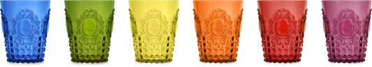 Set di 6 bicchieri da acqua colori assortiti in acrilico della collezione Baroque & Rock Anniversary. Opulenta e fastosa, minuziosa in ogni suo dettaglio. Dimensioni singolo bicchiere: Ø 8,5 cm / h 5 cm Lavabile in lavastoviglie, no microonde. In negozio e online su tuttochic.it