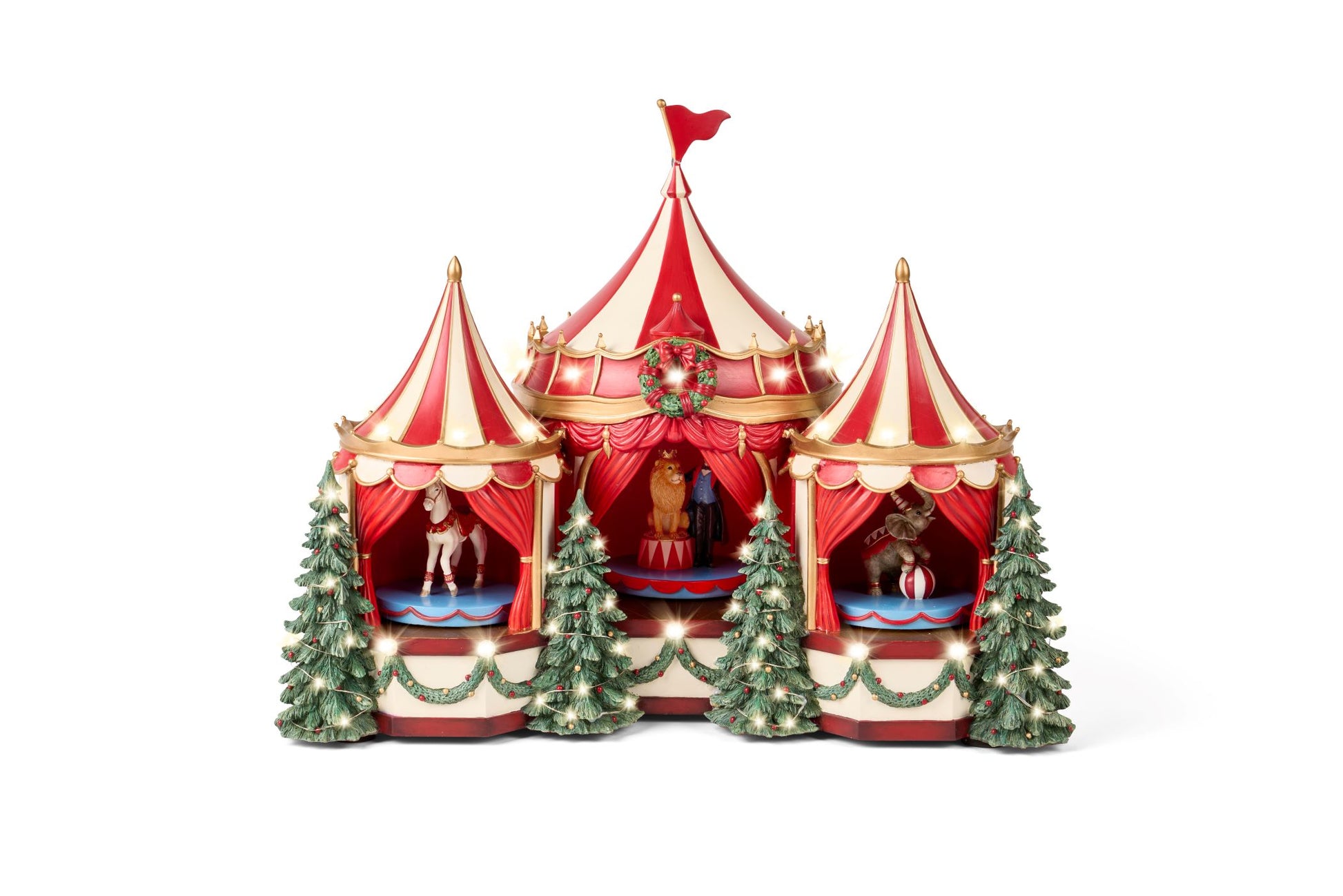 Grande carillon natalizio a forma di circo vintage a tre cupole rosse e panna in resina, con personaggi animati di leone, cavallo ed elefante, decorato con alberi di pino e illuminato da tantissime luci LED calde, collezione Velvet Luxury Nuvole di Stoffa, Tutto Chic.