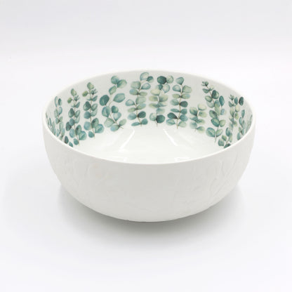 L’Insalatiera Sempreverde unisce l’eleganza raffinata della satin porcelain alla delicatezza di un decoro a rilievo ispirato alla natura. Ø cm 23 x h 10,5. In negozio e online su tuttochic.it 