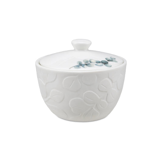 La Zuccheriera Sempreverde unisce l’eleganza raffinata della satin porcelain alla delicatezza naturale di un decoro a rilievo Dimensioni totali : Ø cm 10 x h 8 - 240 ml. In negozio e online su tuttochic.it 