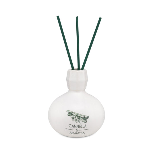 Diffusore di profumo per ambiente Cannella e Arancia in porcellana bianca decorata con bastoncini. Capacità: 50 ml.