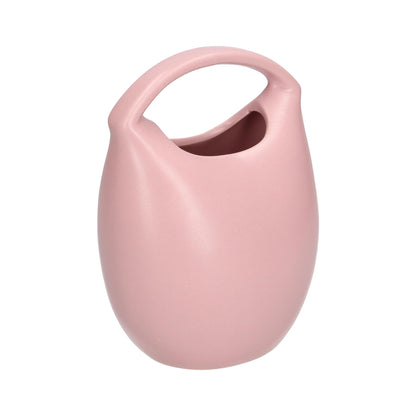 Vaso a forma di borsa in gres dai colori pastello che si abbinano facilmente ad ogni ambiente. I l social trend della borsetta ispira queste collezioni, che vogliono essere un omaggio alla moda sfiziosa e disimpegnata che entra in casa a portare leggerezza. cm  13.5 x 10 x 18 h. In negozio e online su tuttochic.it