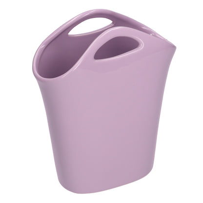 Vaso a forma di borsa in gres dai colori pastello che si abbinano facilmente ad ogni ambiente. Dimensioni: cm 19 x 8.5 x 23 h. In negozio e online su tuttochic.it