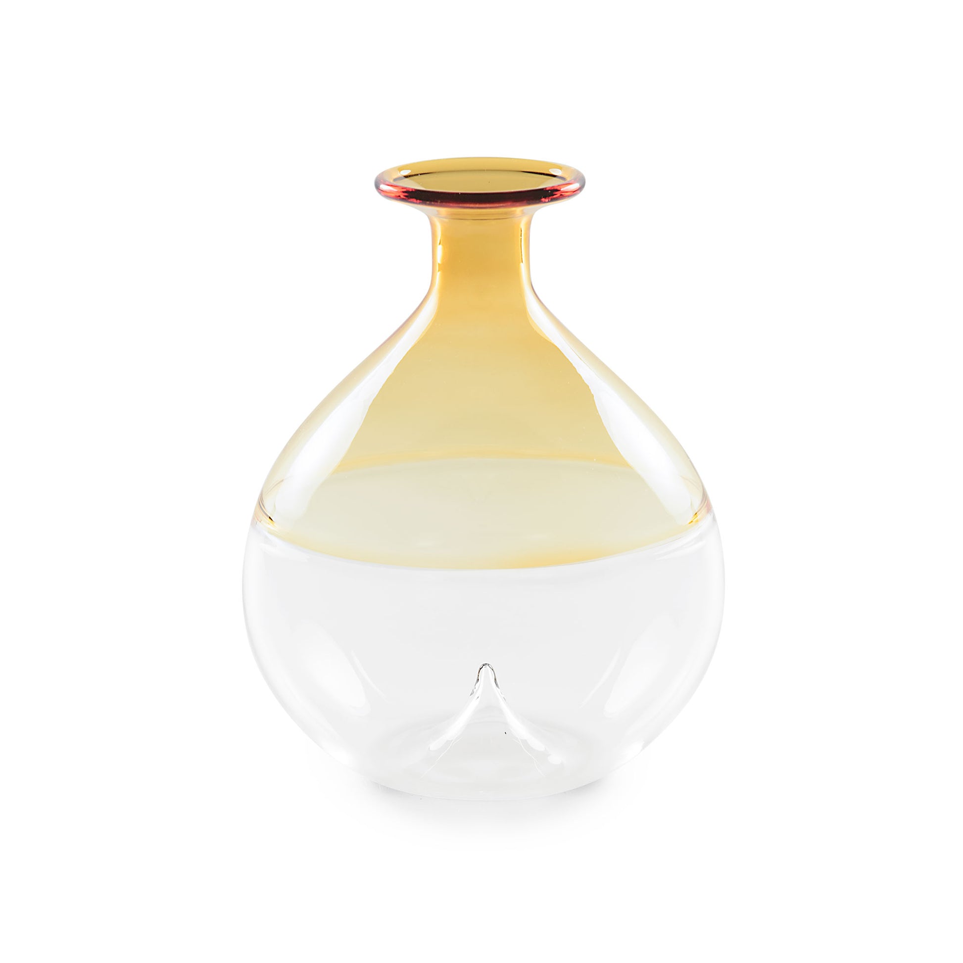 Delicato ed esclusivo, il Vaso monofiore giallo cm 14  della collezione "Ametà" di Rituali Domestici è realizzato in pregiato vetro soffiato borosilicato. Con la sua eleganza senza tempo, questo vaso aggiungerà un tocco di lusso e stile alla tua casa. Dimensioni: Ø 12 x 14.5 h cm. In negozio e online su tuttochic.it 