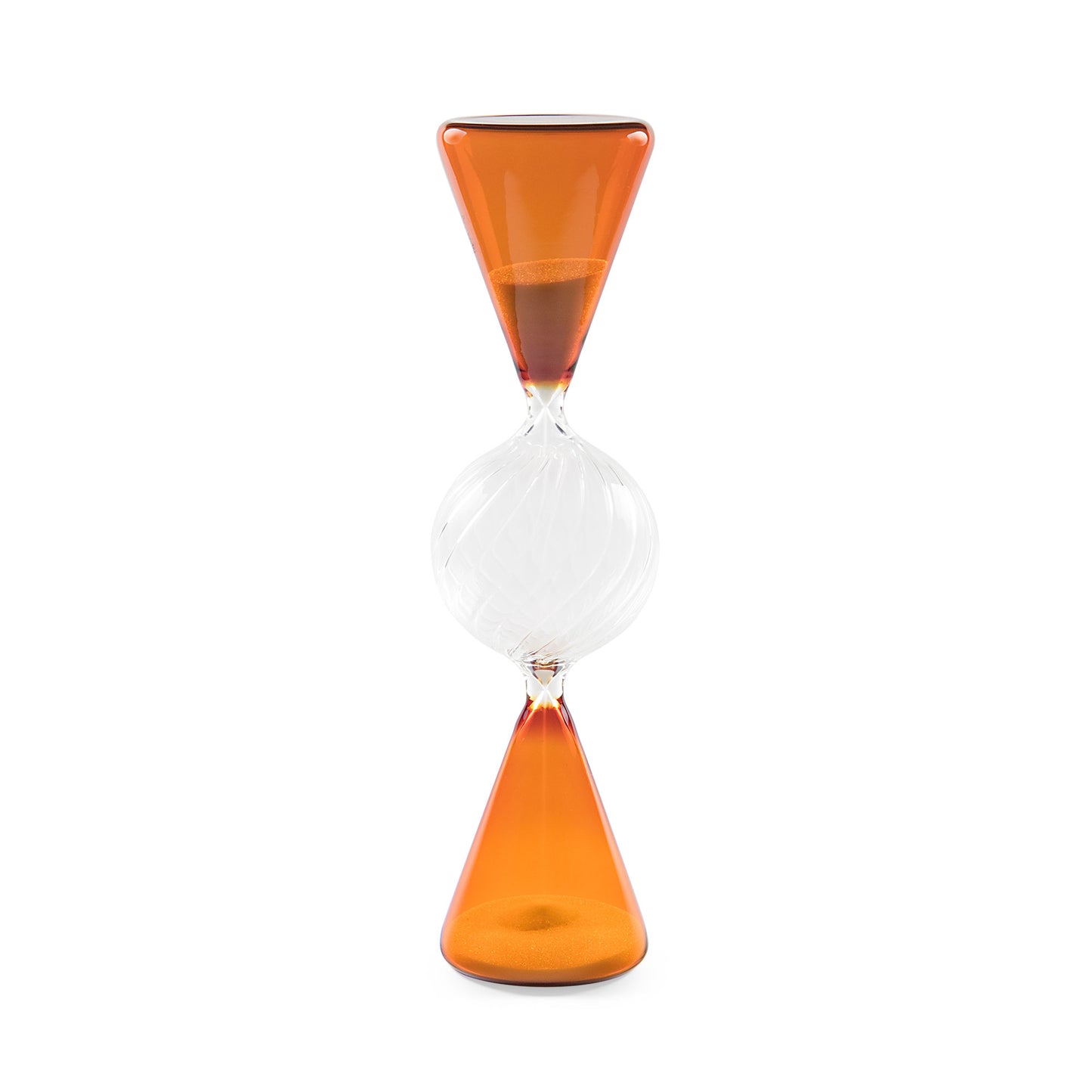 La Clessidra Caramella  "Scorrendo" è un'elegante ed esclusiva creazione di Rituali Domestici realizzata in pregiato vetro borosilicato con delicate sfumature di colore arancione. La sua forma fluida e sinuosa ricorda un flusso di tempo inarrestabile. Dimensioni: Ø 9 x 33 h cm. In negozio e online su tuttochic.it 