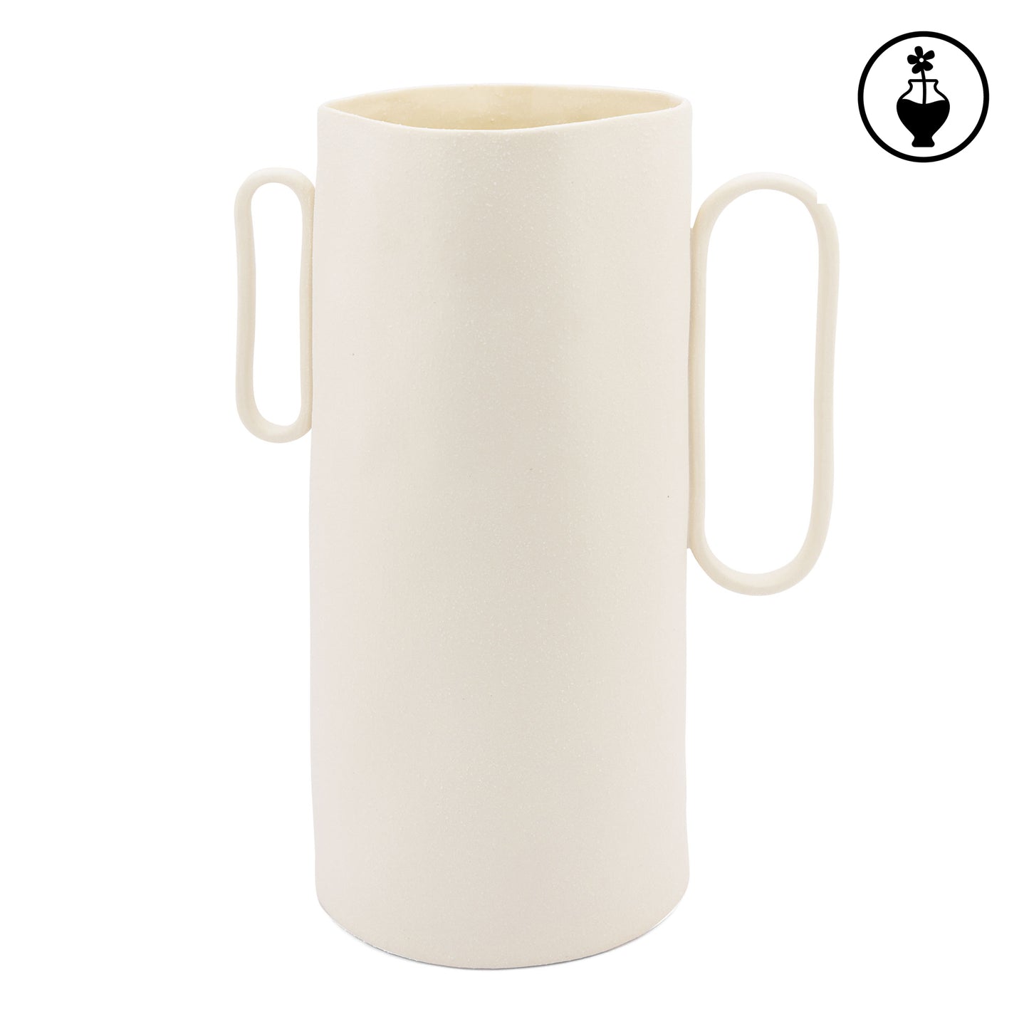 Esibisci la tua eleganza con il Vaso basso "PORTAMI". Realizzato in gres porcellanato di colore beige chiaro, questo vaso aggiungerà un tocco di classe alla tua casa. Perfetto per esporre le tue piante o come oggetto decorativo. Resistente all'acqua Dimensioni: cm 20 x 12 x 27 h. In negozio e online su tuttochic.it