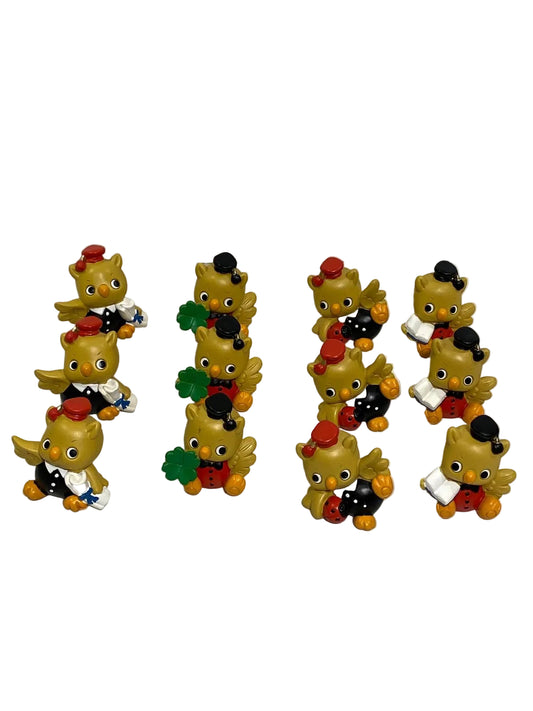 Mini kit da 12 gufetti per laurea in resina decorata, piccoli segnaposto e bomboniere economiche.