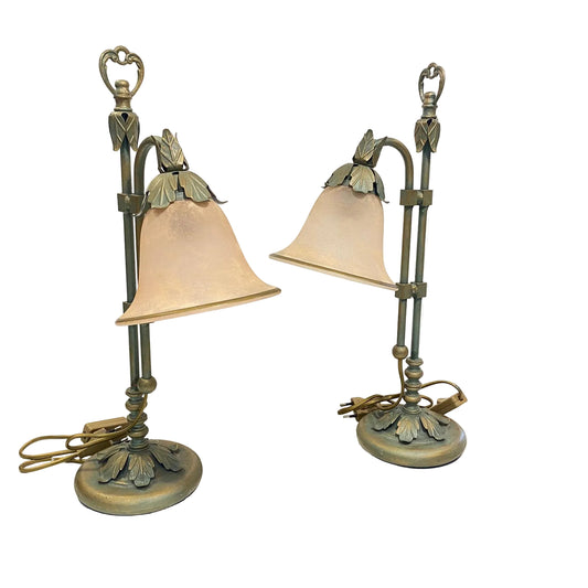 Foto principale: Coppia di lampade da tavolo classiche verde invecchiato con foglie dorate.