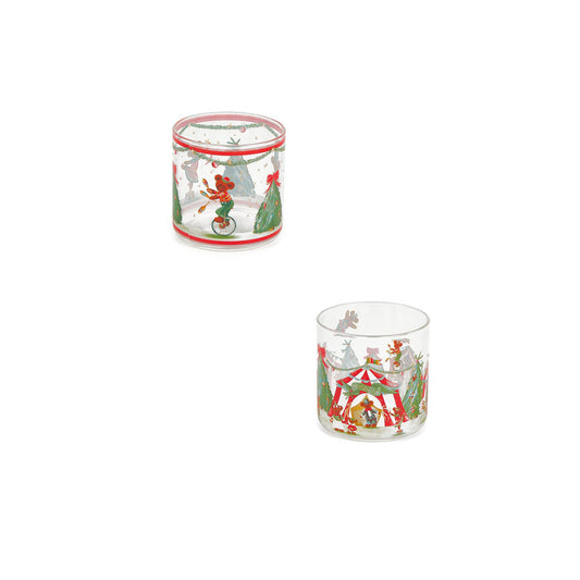 Esalta il pranzo di Natale con lo stile raffinato dei bicchieri natalizi "Bear Wonderland". Realizzati in vetro borosilicato decorato, questi 6 bicchieri aggiungeranno un tocco di eleganza. Disponibili in due diverse fantasie di decoro. Dimensioni e capacità: 8x8 cm - 300 ml. In negozio e online su tuttochic.it