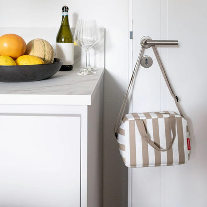 Tracolla regolabile e manici della borsa frigo To-Go Reisenthel.