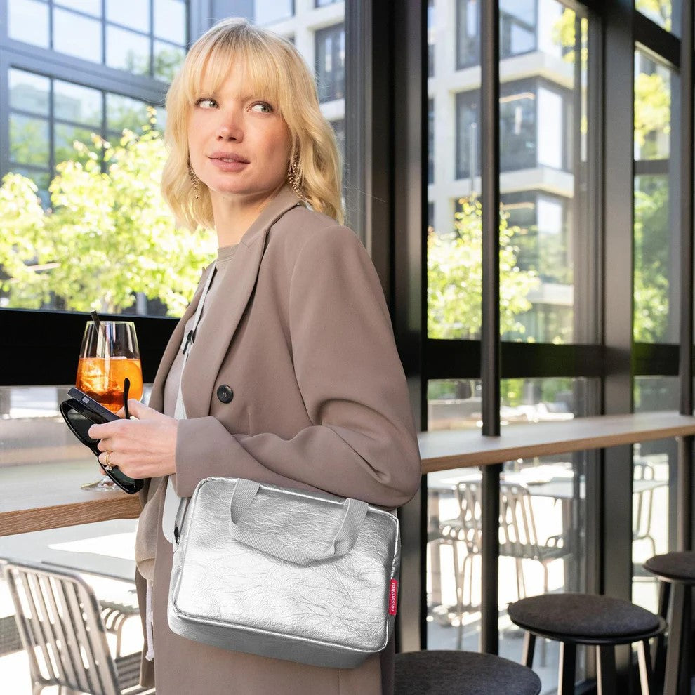 Texture argento metallizzato della borsa frigo To-Go Reisenthel.