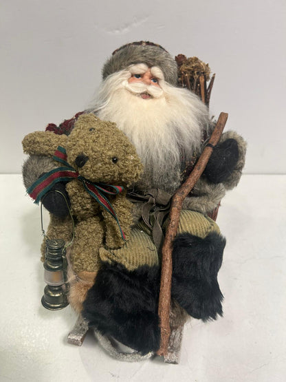 Babbo Natale su slitta con orsacchiotto e lanterna