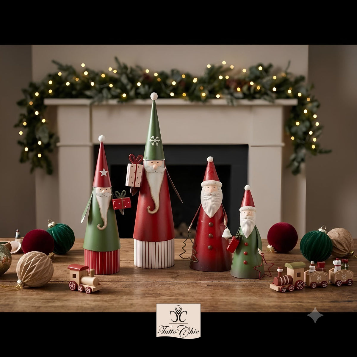 Sulla  sinistra, Set 2 Babbo Natale metallo decorativo di Nuvole di Stoffa alti cm 27,5 e 37,5.
