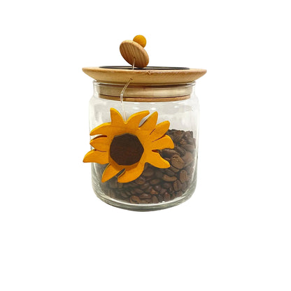 Barattolo ermetico in vetro trasparente con coperchio in legno d'acero e decoro a girasole pendente modello Girasole di Legnomagia.