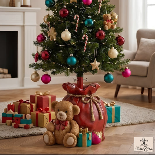 Base Sacco con Orsacchiotto firmata EDG Realizzata in poliresina decorata di alta qualità, Adatto per alberi di Natale slim fino a 180 cm di altezza. In negozio e online su tuttochic.it