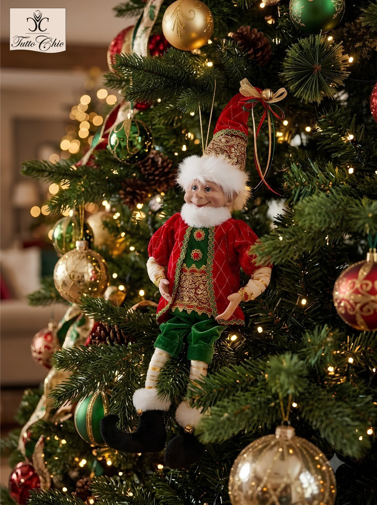 Elfo in tessuto colorato con viso in resina. Da appendere, anche sull'albero di Natale Dimensione: altezza cm 63. In negozio e online su tuttochic.it