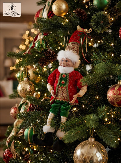 Elfo in tessuto colorato con viso in resina. Da appendere, anche sull'albero di Natale Dimensione: altezza cm 63. In negozio e online su tuttochic.it