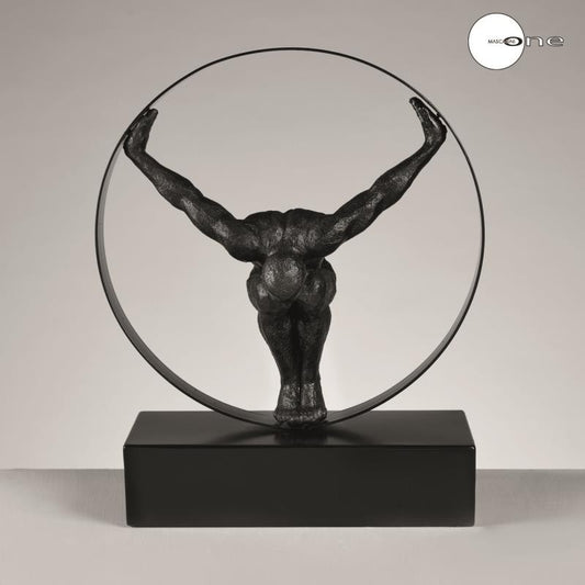 Scultura contemporanea Mascagni Casa raffigurante un tuffatore in un cerchio nero su base in metallo.