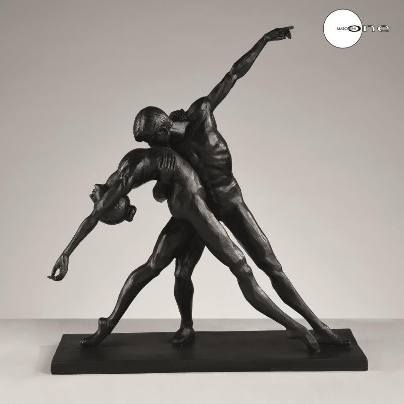 Scultura contemporanea Mascagni Casa raffigurante una coppia di ballerini in resina nera.
