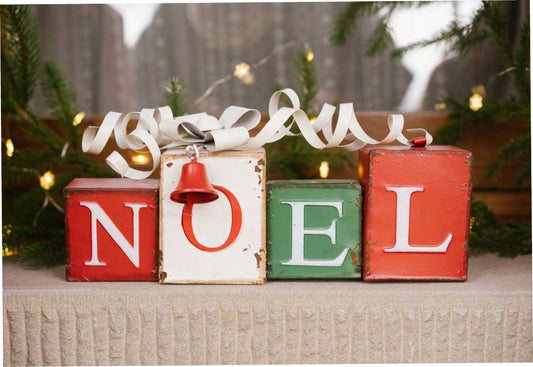 Scritta NOEL in metallo decorativa da appoggio. Rossa, bianca e verde
