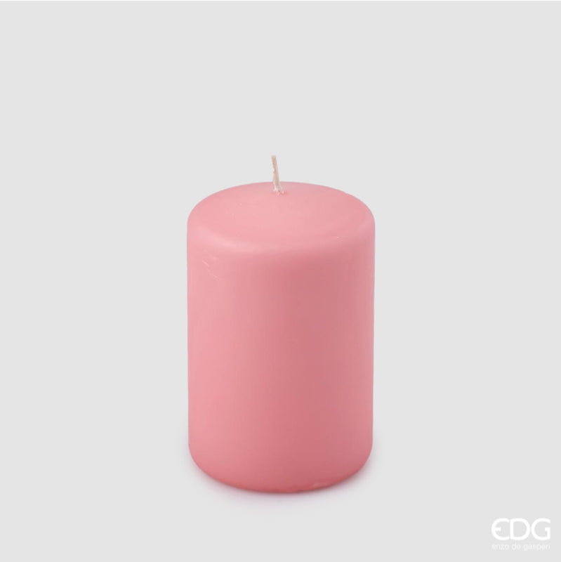 Questa candela Moccolo è realizzata in cera rosa di alta qualità Dimensioni: ø 8 cm, h 12 cm- Durata 52 ore - Peso 440 gr. In negozio e online su tuttochic.it