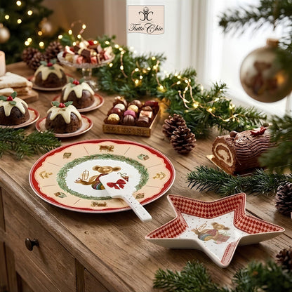 Piatto natalizio a forma di stella in ceramica con decorazioni di giocattoli vintage e bordo rosso, collezione Vintage Toys Nuvole di Stoffa, Tutto Chic.