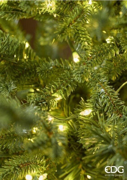 Dettaglio ravvicinato dei rami Real Touch in PE dell'albero di Natale Pino Lucciole da 120 cm di EDG Enzo De Gasperi con micro Rice LED a 360 gradi.