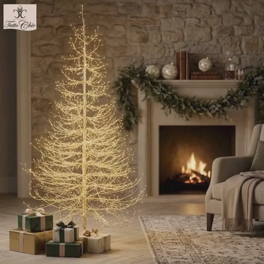 Albero Faggio Rich, alto 150 cm, è realizzato in metallo color oro con una raffinata forma conico-piramidale con 1440 luci LED