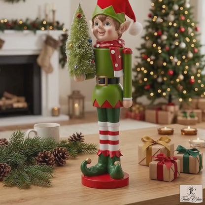 Statuetta decorativa elfo natalizio EDG con albero di pino e cappuccio in tessuto vellutato altezza 59 cm