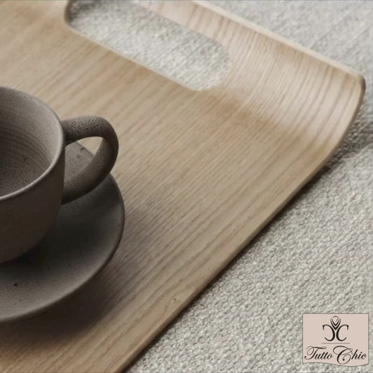 Vassoio rettangolare in legno di rovere naturale modello WILO di Blomus.

