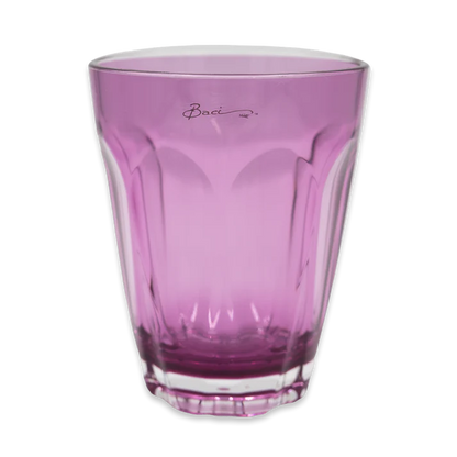 Set 6 bicchieri acqua in acrilico di colore viola trasparente della delicata collezione Aqua. Le perfette linee classiche trovano spazio ed espressione in oggetti capaci di coniugare la seduzione di un design raffinato. Dimensioni: Ø 9.5 cm, H 12 cm Lavabile in lavastoviglie. In negozio e online su tuttochic.it