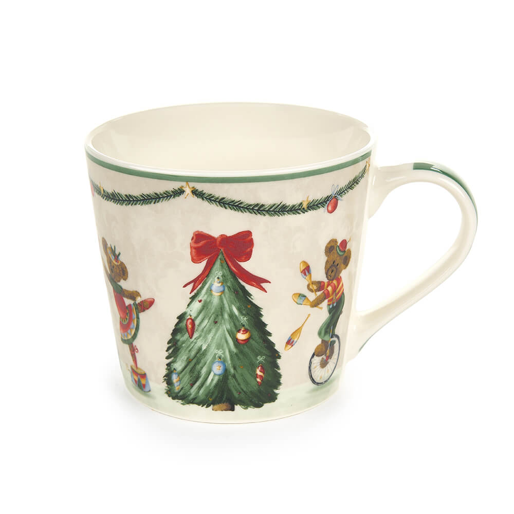 Questa Tazza Mug oltre a arricchire la collezione "Bear Wonderland" è un'elegante tazza realizzata in porcellana, decorata con motivi natalizi che evocano il calore e la magia delle festività. Disponibile in 2 decori diversi. Dimensioni e capacità: 9.7x7.6x9.1 cm - 400 ml. In negozio e online su tuttochic.it