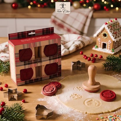 Set pasticceria Nuvole di Stoffa con 4 timbri natalizi in silicone e 1 manico in legno, collezione Vintage Toys, Tutto Chic.