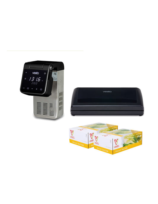 Questo kit per la cottura sous vide comprende la barra saldante Vesta Vac 'n Seal Elite, il roner Imersa Elite e 2 confezioni di rotoli per sottovuoto. In negozio e online su tuttochic.it