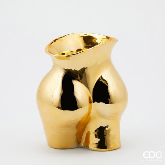 Vaso portafiori in ceramica di colore oro metal dalla forma particolare ed originale. Dimensioni: cm 22 x 16 x 26 h