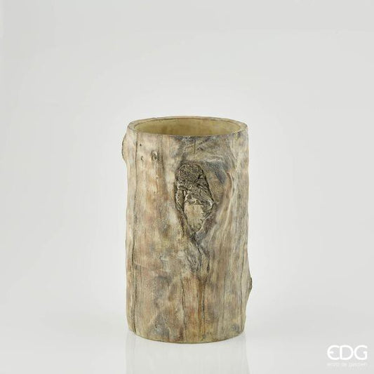 Vaso in cemento effetto tronco di albero. Dimensioni: cm Ø 24 x 40 h. Peso: Kg 10. In negozio e online su tuttochic.it